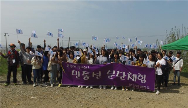 고촌중학교 전 학년이 참가한 김포혁신교육지구 사업 중 하나인 ‘분단을 넘어 찾아가는 평화통일 체험.